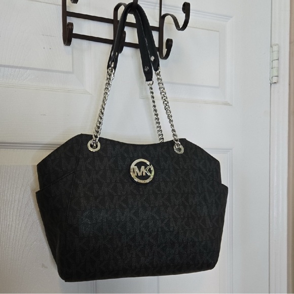 Michael Kors Large Chain Shoulder Tote Gray Signature EUC - Picture 1 of 9